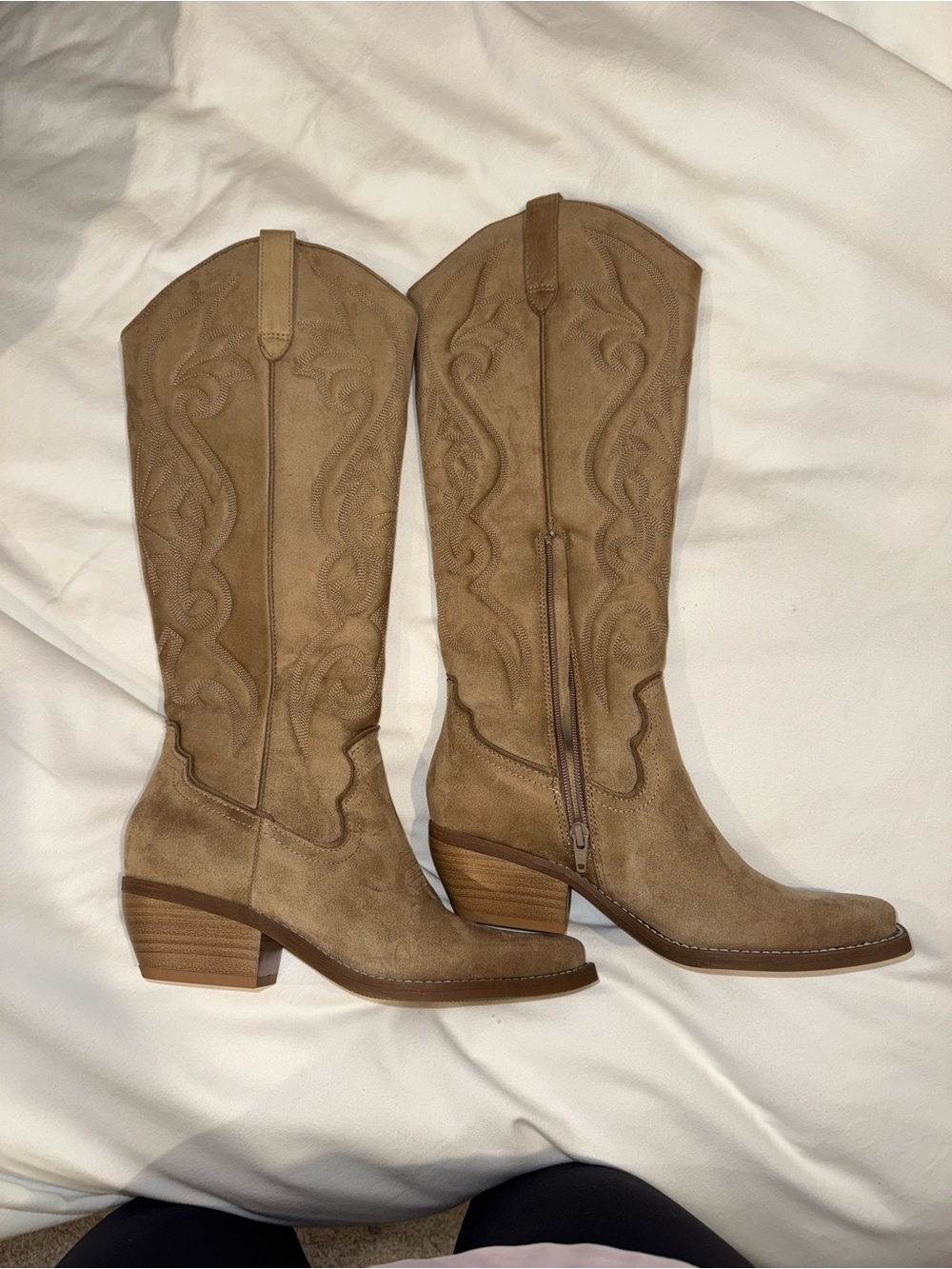 wild fable Tan Suede Knee-High Western Heeled Boots. Size 7.5. Never Worn